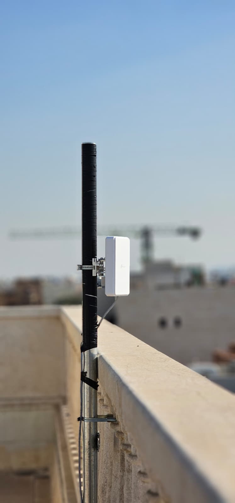 5.5G high-speed outdoor router and antenna installation in Kuwait